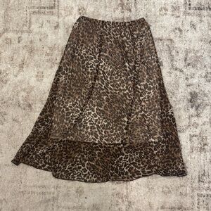 Chic Leopard Print Skirt